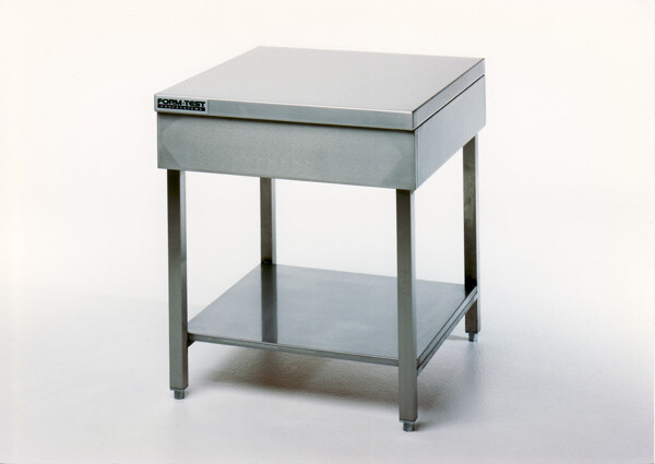 Mesa de laboratorio con estante fijo